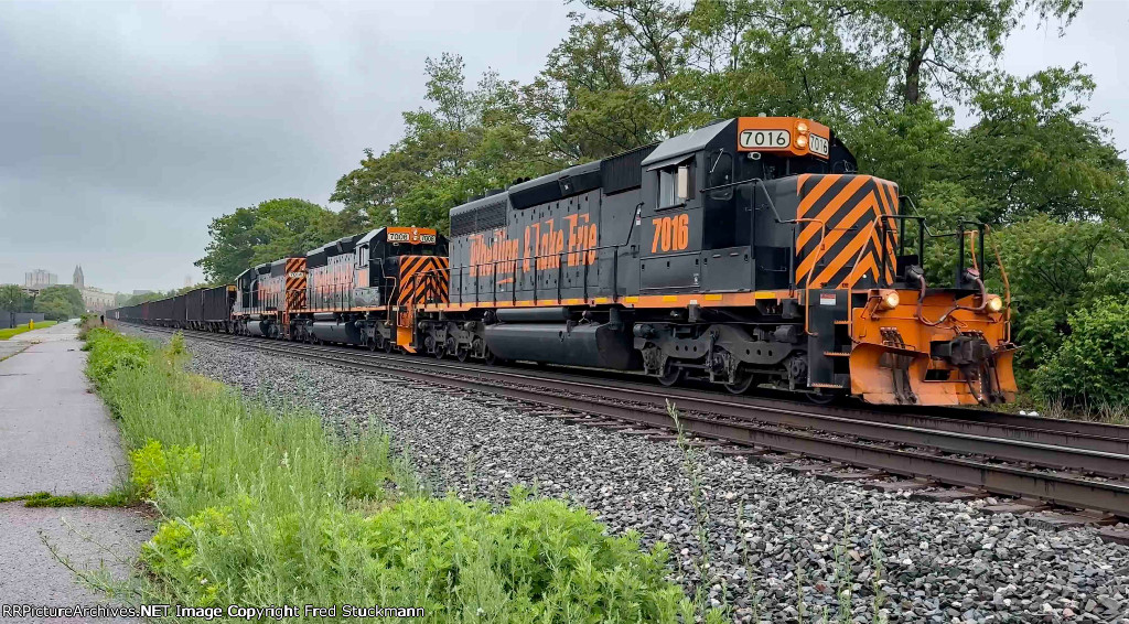 WE 7016 leads Z641-27.